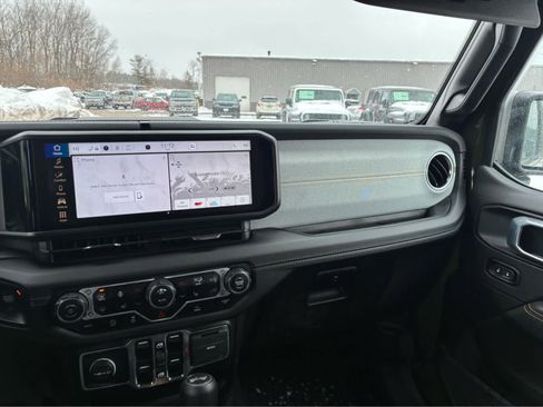 Used 2024 Jeep Wrangler Sahara image 15