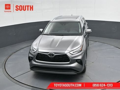 New 2026 Toyota Highlander Platinum image 58