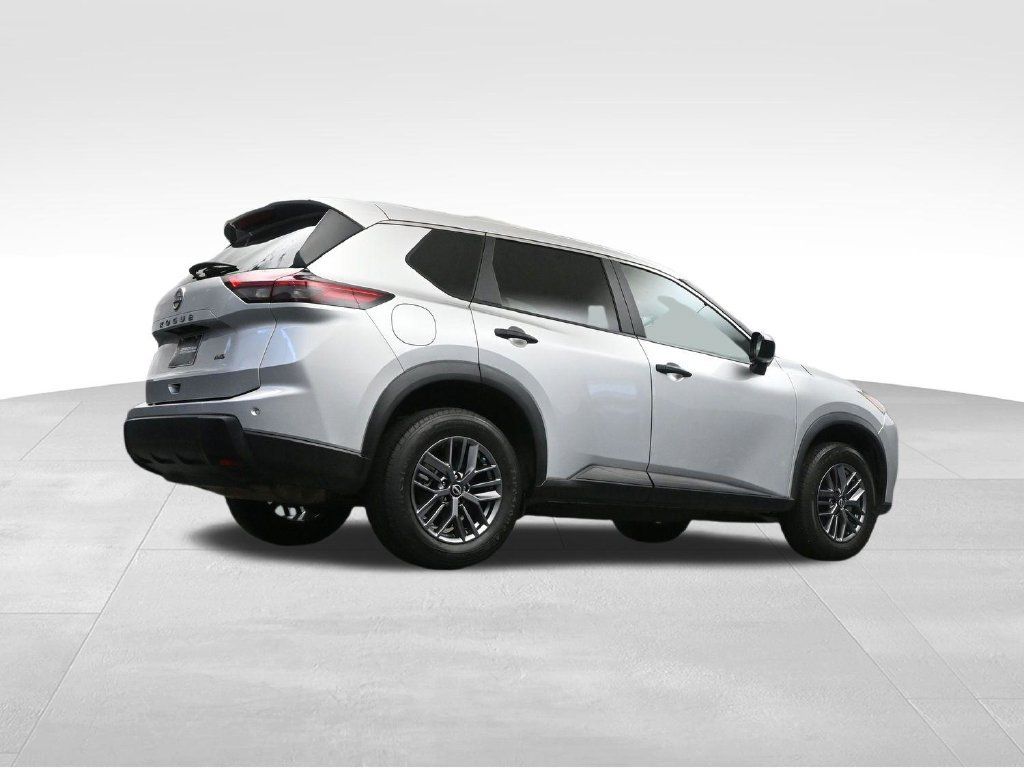 Used 2024 Nissan Rogue S AWD/4WD image 25