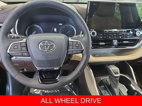 Used 2021 Toyota Highlander Platinum AWD/4WD image 16