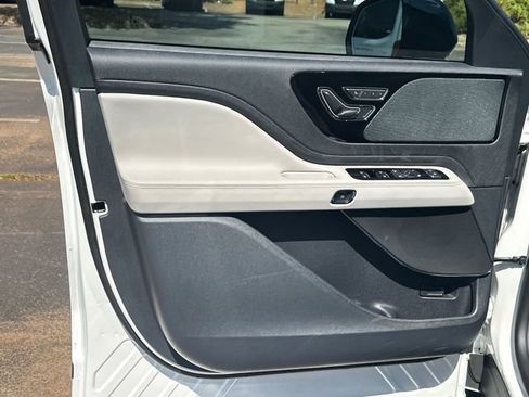 New 2026 Lincoln Aviator AWD w/ Jet Appearance Package image 11
