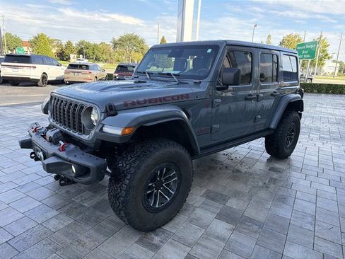 Used 2025 Jeep Wrangler Unlimited Rubicon AWD/4WD image 6