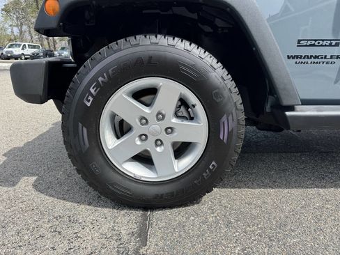 Used 2015 Jeep Wrangler Unlimited Sport w/ Quick Order Package 24S AWD/4WD image 4