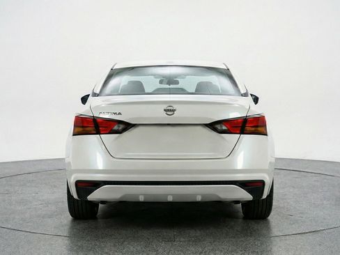 Used 2025 Nissan Altima 2.5 SV FWD image 7