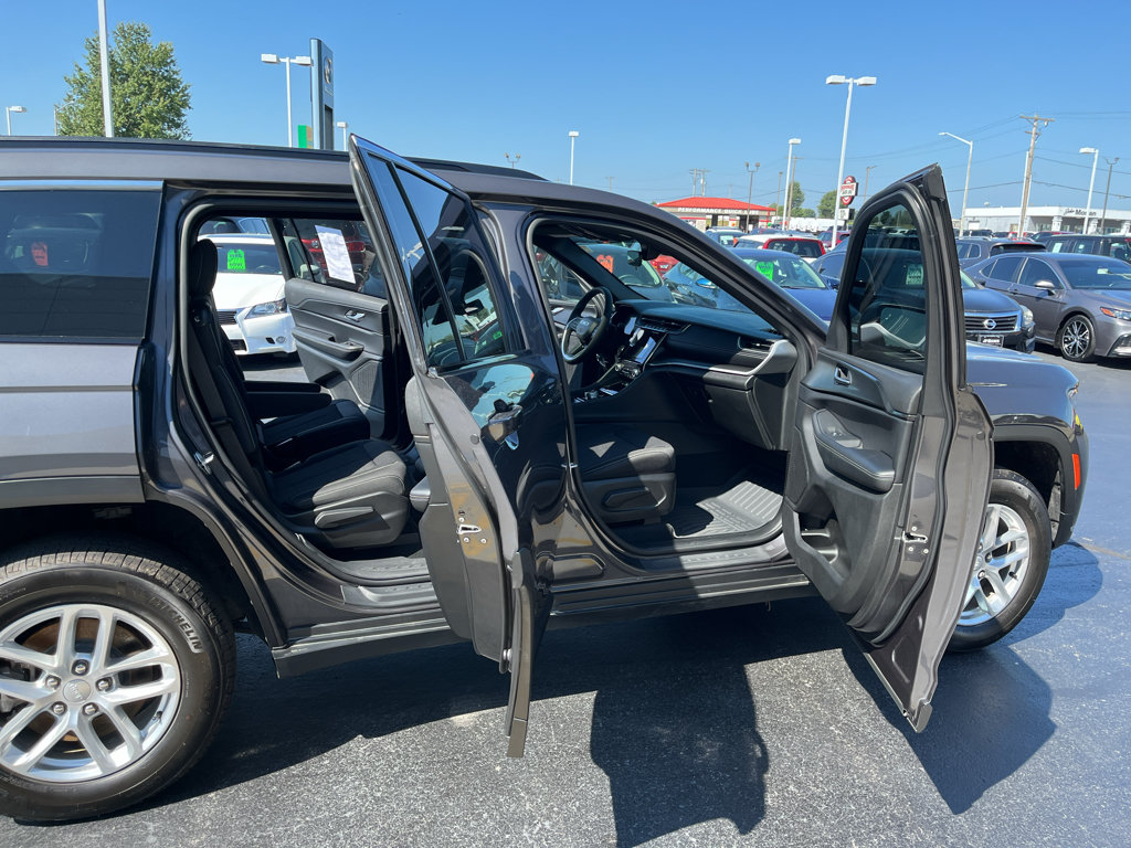 Used 2025 Jeep Grand Cherokee L Laredo RWD image 43