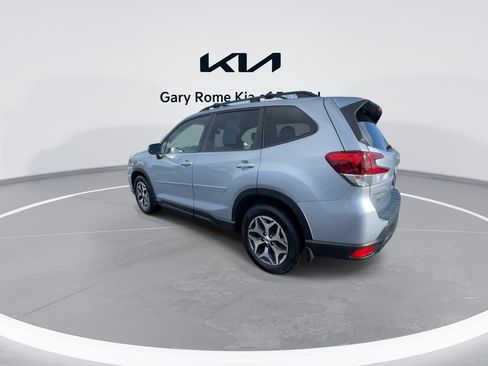 Used 2021 Subaru Forester Premium image 6