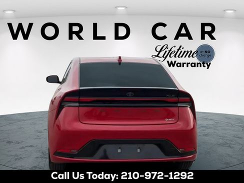 Used 2024 Toyota Prius XLE FWD image 7