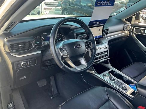 Certified 2022 Ford Explorer XLT w/ Equipment Group 202A image 13