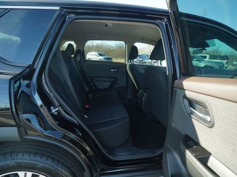 Used 2023 Nissan Rogue SV image 22