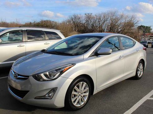 Used 2015 Hyundai Elantra SE w/ Option Group 02 image 1