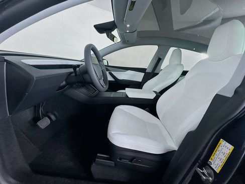 Used 2026 Tesla Model Y Long Range AWD/4WD image 14