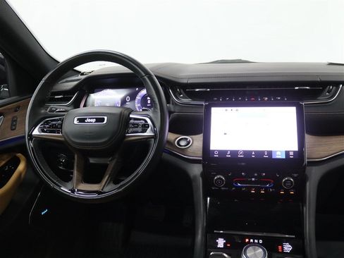 Used 2023 Jeep Grand Cherokee Summit w/ Luxury Tech Group V AWD/4WD image 27