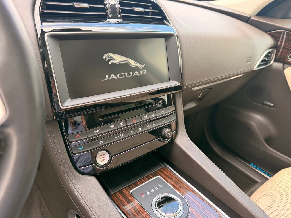 Used 2019 Jaguar F-PACE Prestige AWD/4WD image 11