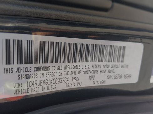 Used 2019 Jeep Grand Cherokee Laredo RWD image 33