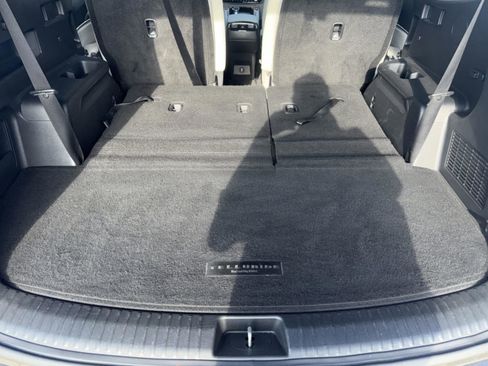 Used 2023 Kia Telluride EX w/ EX Captain's Chair Package image 8