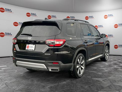 Used 2024 Honda Pilot Touring image 5