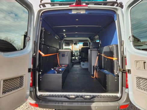 Used 2017 Mercedes-Benz Sprinter 2500 image 9