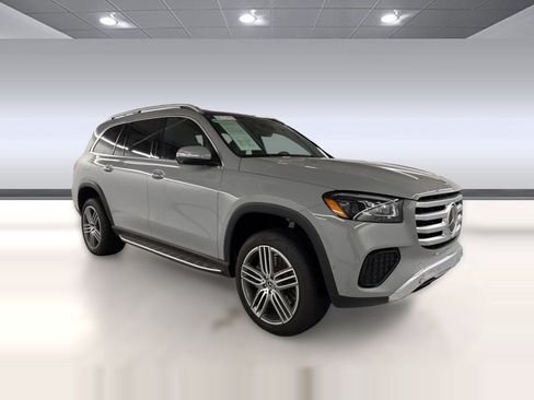 Used 2025 Mercedes-Benz GLS 450 4MATIC image 7