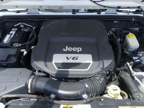 Used 2014 Jeep Wrangler Unlimited Sport w/ Quick Order Package 24S AWD/4WD image 31