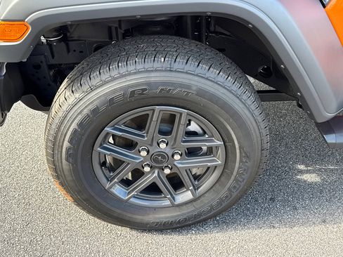 New 2025 Jeep Gladiator Sport image 11