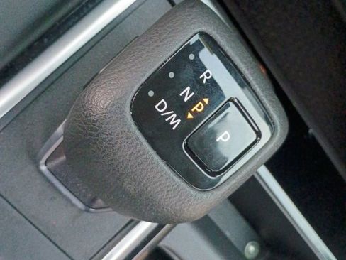 Used 2025 Nissan Pathfinder SV image 32