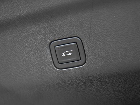 Used 2023 Chevrolet Suburban Premier AWD/4WD image 47