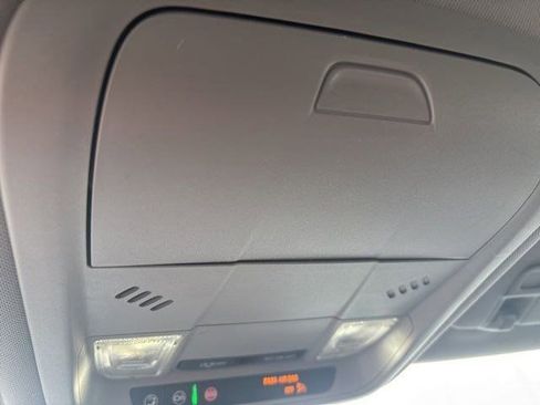 Used 2024 GMC Terrain SLE image 29