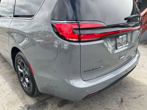 Used 2023 Chrysler Pacifica Limited w/ S Appearance Package FWD image 84