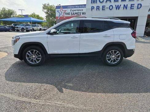 Used 2024 GMC Terrain SLT AWD/4WD image 2