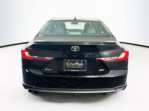 Used 2025 Toyota Camry SE image 7