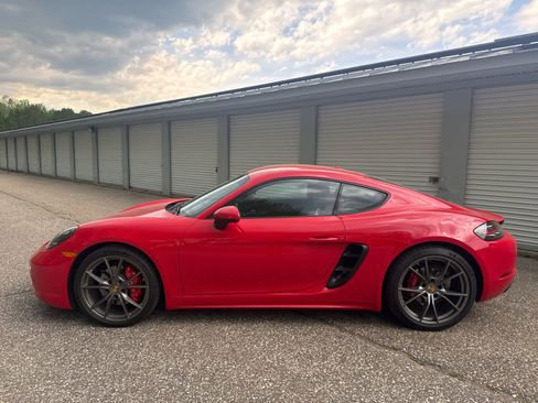 Used 2024 Porsche 718 Cayman S w/ Premium Package RWD image 2