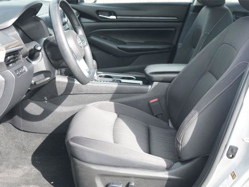 Used 2024 Nissan Altima 2.5 SV FWD image 10