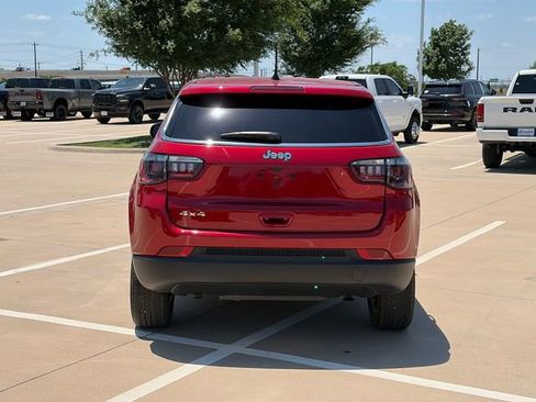 Used 2025 Jeep Compass Sport AWD/4WD image 8