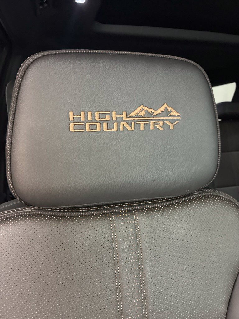 Used 2025 Chevrolet Tahoe High Country AWD/4WD image 35