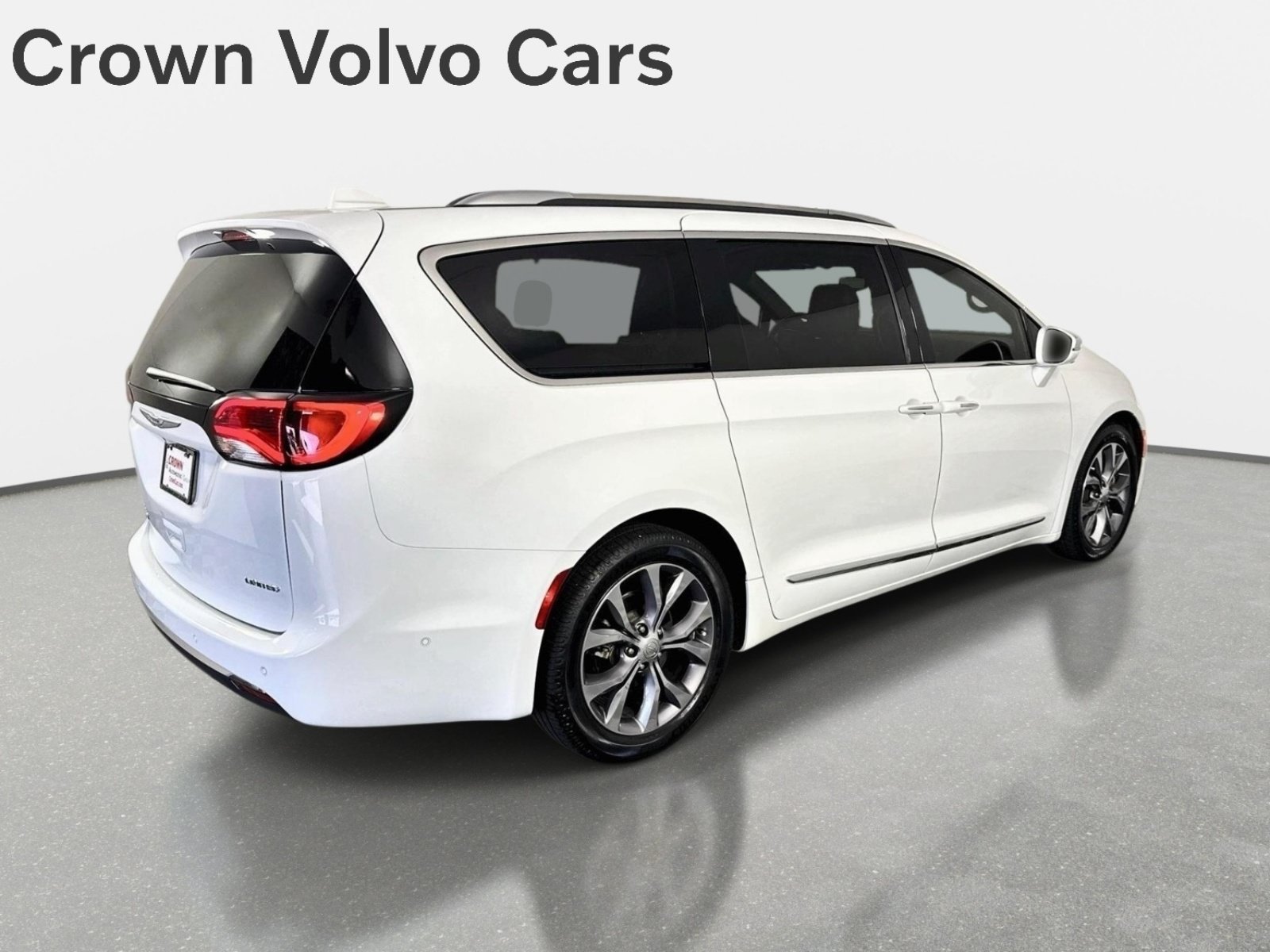 Used 2020 Chrysler Pacifica Limited w/ Tire & Wheel Group FWD image 5