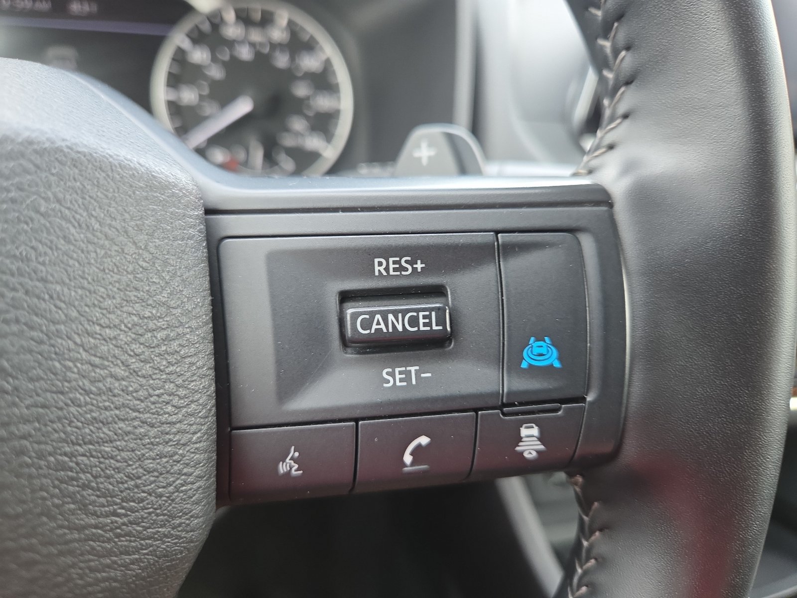Used 2025 Nissan Rogue SV AWD/4WD image 18