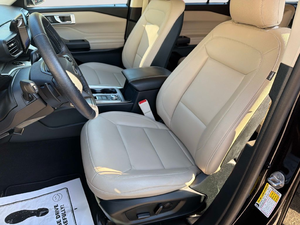 Used 2020 Ford Explorer XLT w/ Equipment Group 202A AWD/4WD image 21