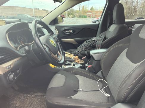 Used 2018 Jeep Cherokee Latitude w/ Altitude Package image 12