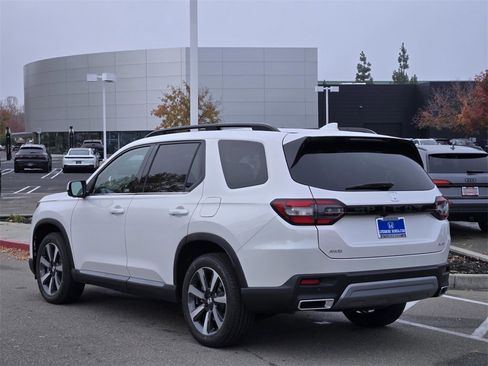 New 2025 Honda Pilot Elite image 6