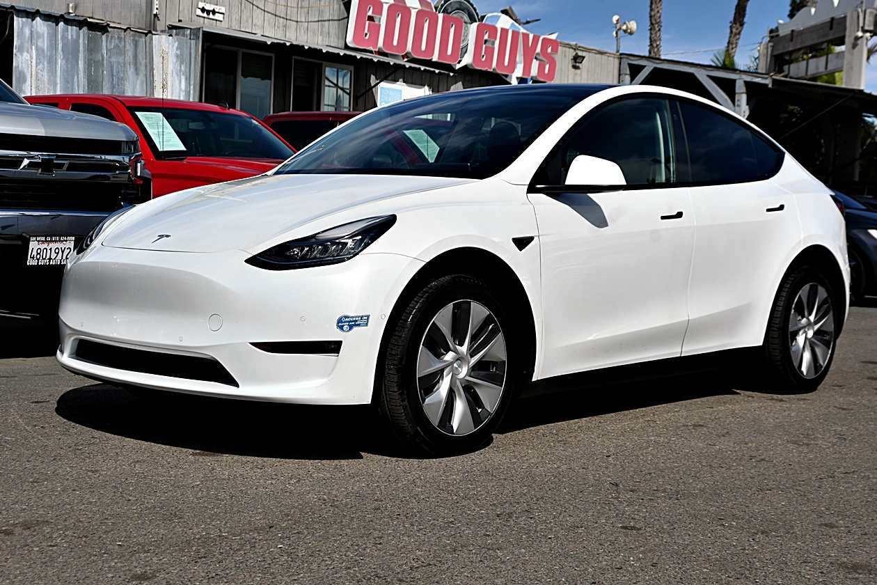 Used 2021 Tesla Model Y Long Range AWD/4WD image 1