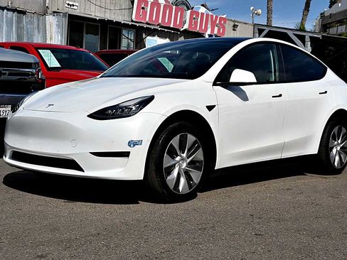Used 2021 Tesla Model Y Long Range AWD/4WD image 1