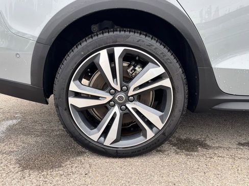 Used 2025 Volvo V60 B5 Cross Country Plus image 33