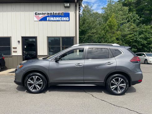 Used 2019 Nissan Rogue SV w/ Sun & Sound Touring Package AWD/4WD image 7