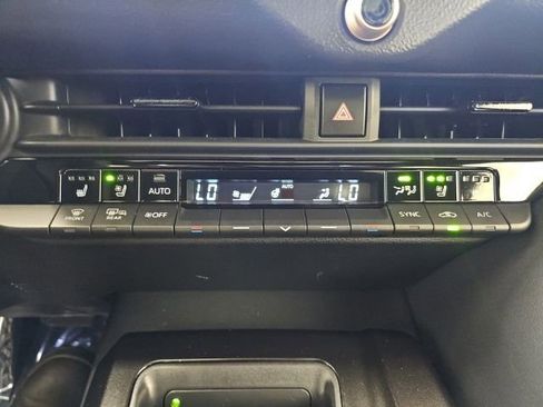 Used 2025 Toyota Crown AWD/4WD image 25
