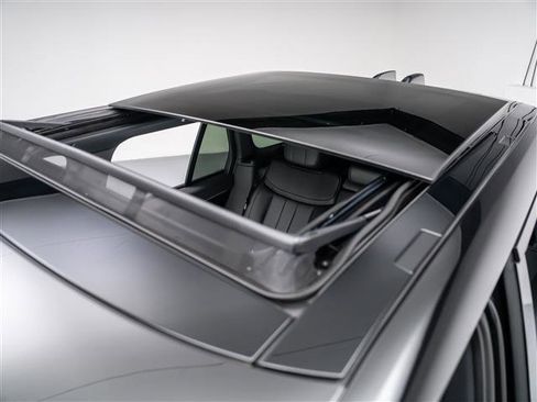 New 2025 Land Rover Range Rover SE image 13