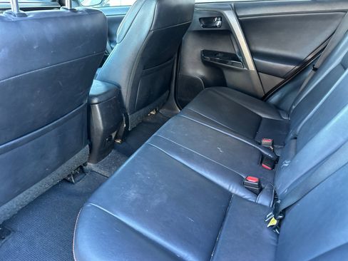 Used 2016 Toyota RAV4 SE image 11