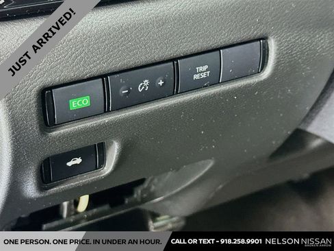 Certified 2022 Nissan Sentra SR w/ Trunk Package image 10