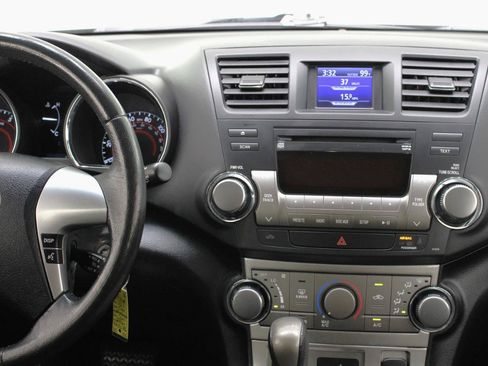 Used 2011 Toyota Highlander SE w/ Tow Pkg FWD image 55