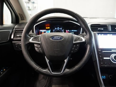 Used 2019 Ford Fusion Titanium image 18