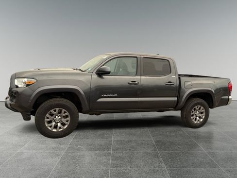 Used 2019 Toyota Tacoma SR5 AWD/4WD image 2